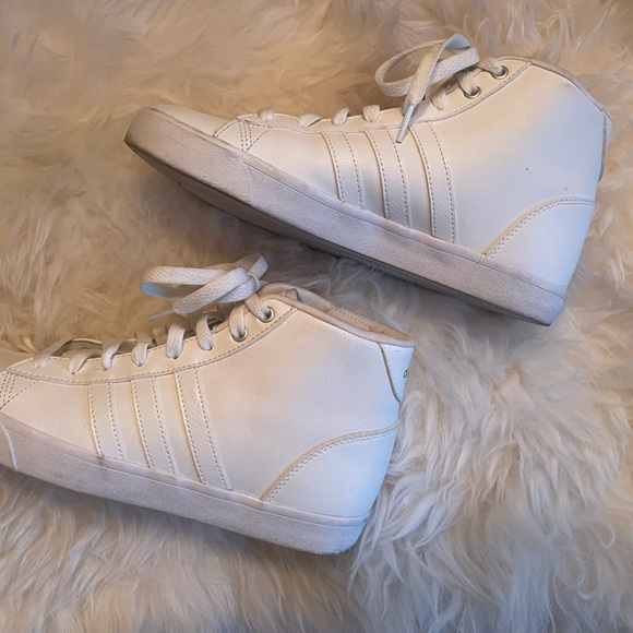 Minor wear. High top Adidas SZ 9. A wardrobe staple! - Picture 2 of 8